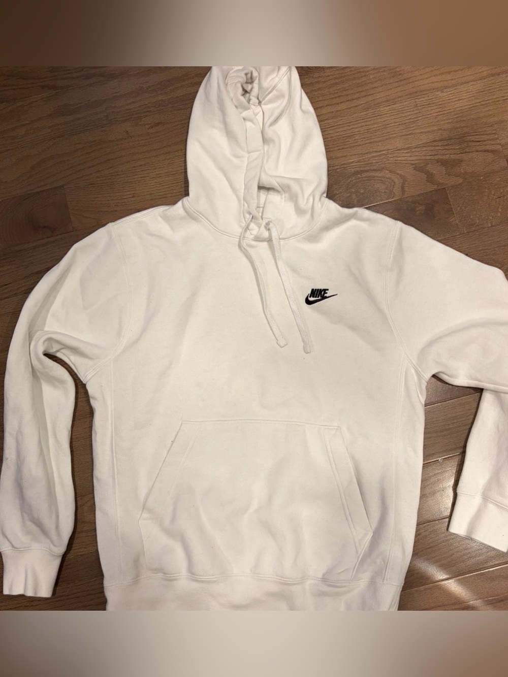 Nike Men’s White Pullover Hoodie with Black Swoosh